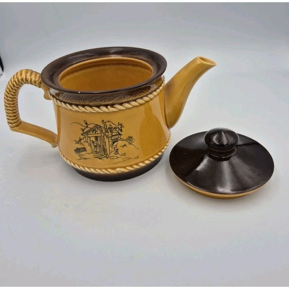DogPatch USA 1970's Kettle Good Condition Vintage Made In Japan Shipped From AR